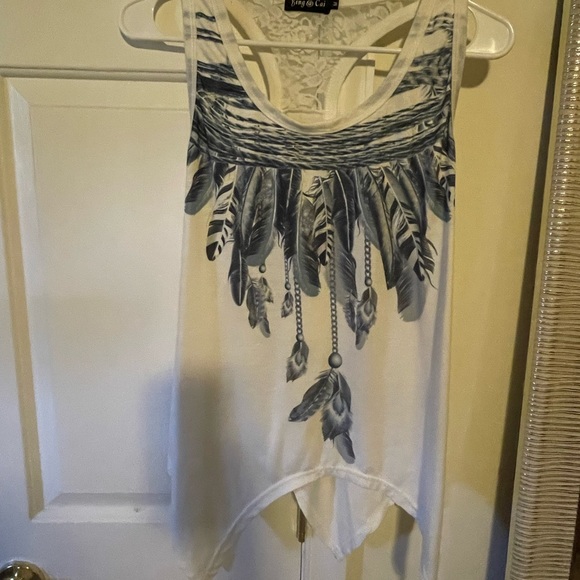 White and blue top. - Picture 3 of 4